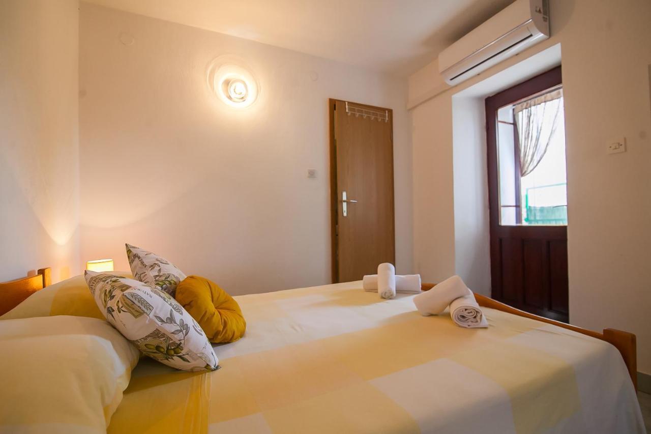 Old Town Accommodation Bol Exterior photo