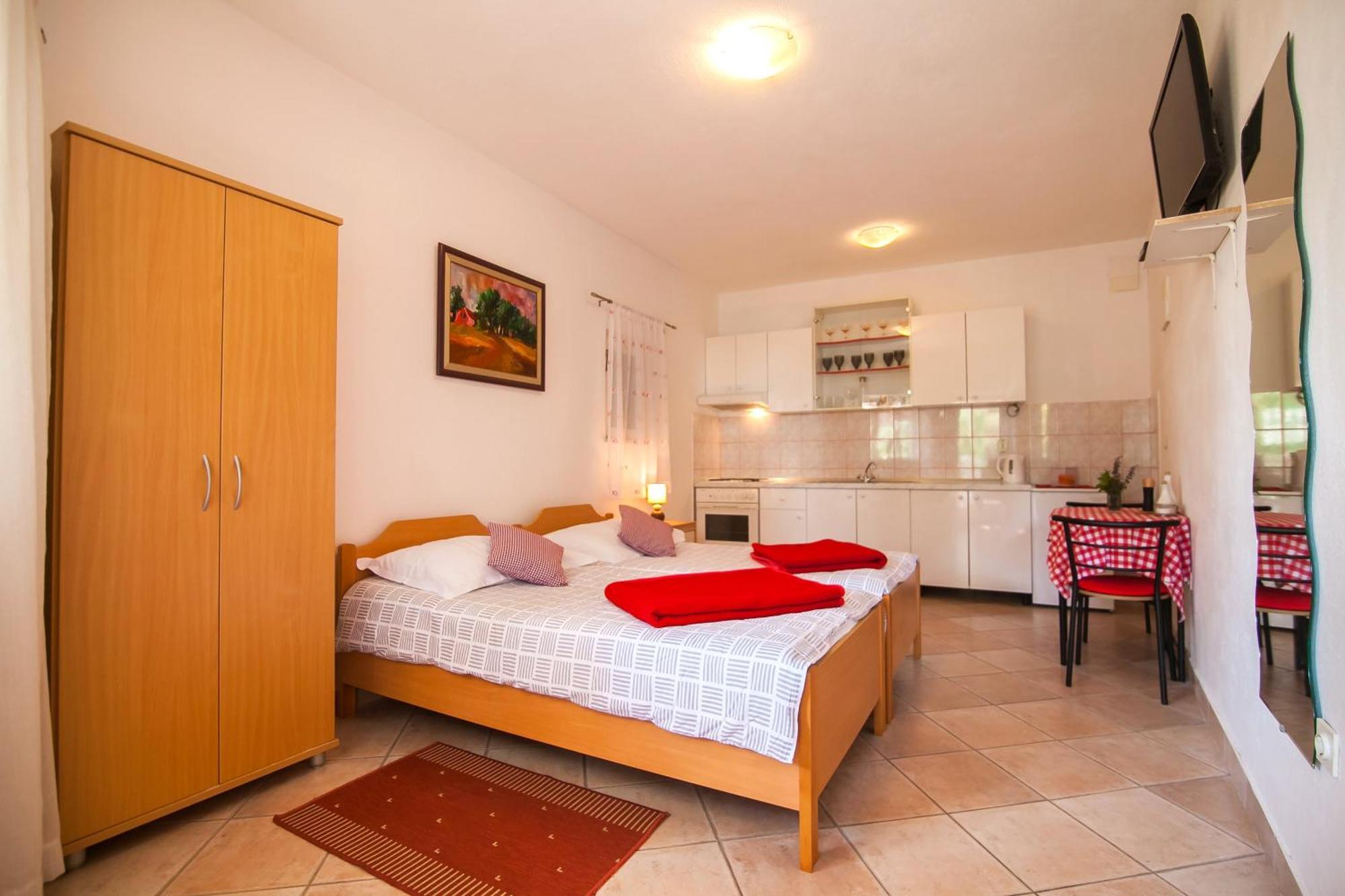 Old Town Accommodation Bol Exterior photo