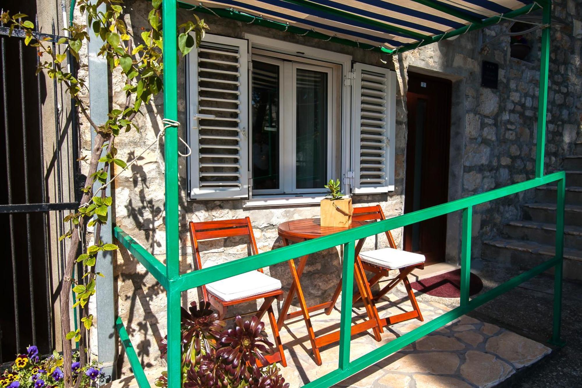 Old Town Accommodation Bol Exterior photo