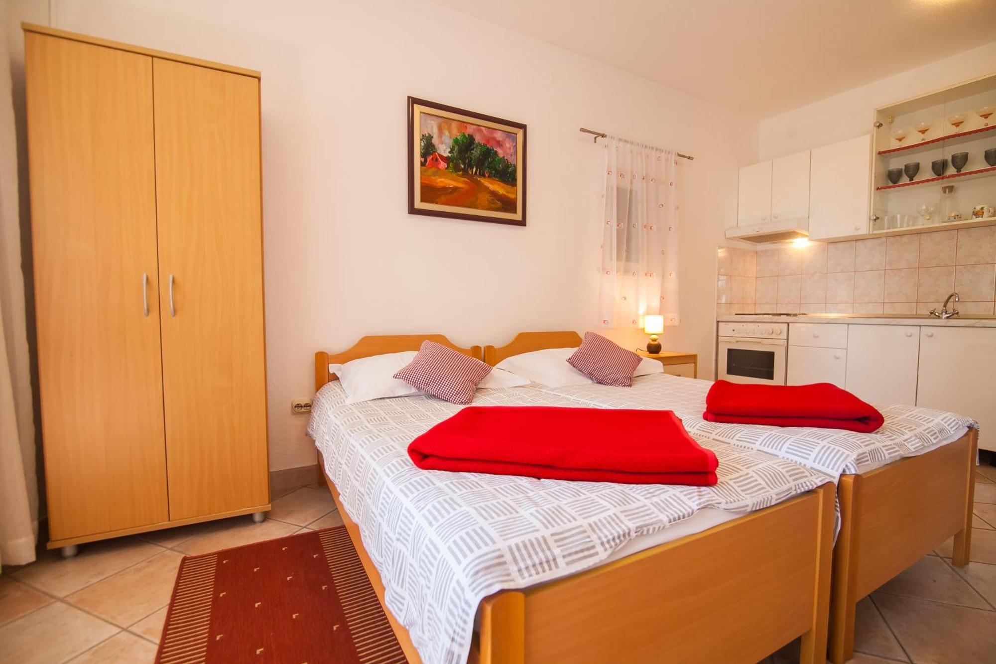 Old Town Accommodation Bol Exterior photo